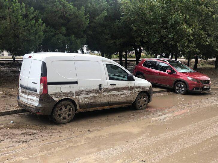 GÜNCELLEME 2 - Bursa'da sağanak hayatı olumsuz etkiledi G2