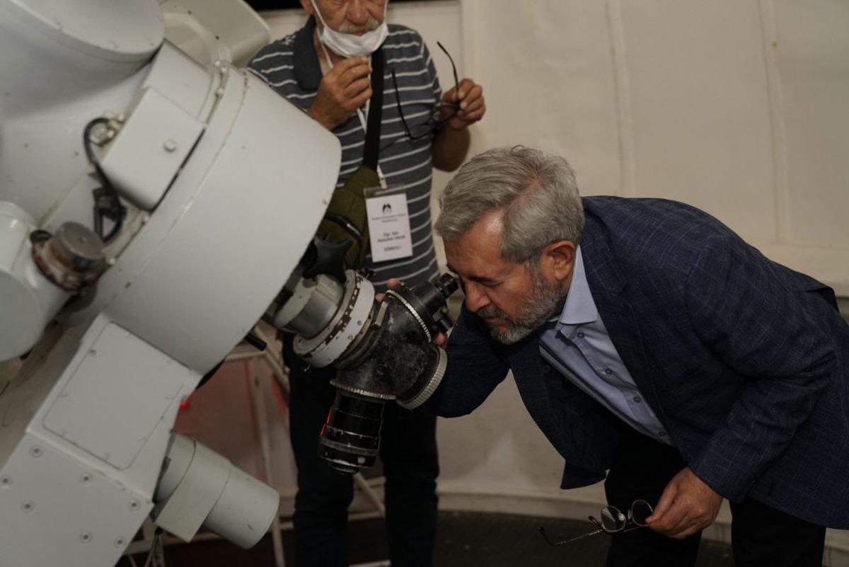 Astronomi meraklıları meteor yağmurunu izlemek i&ccedil;in rasathanede buluştu