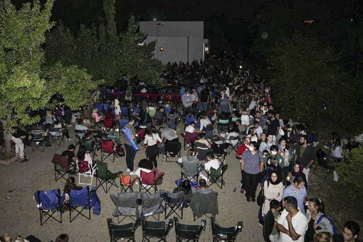 Astronomi meraklıları meteor yağmurunu izlemek için rasathanede buluştu G3