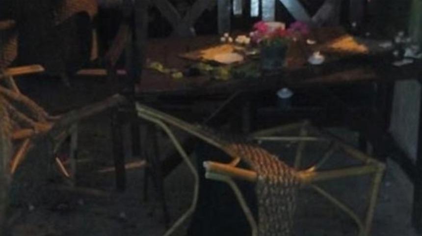 Kitabevine satırlı saldırı