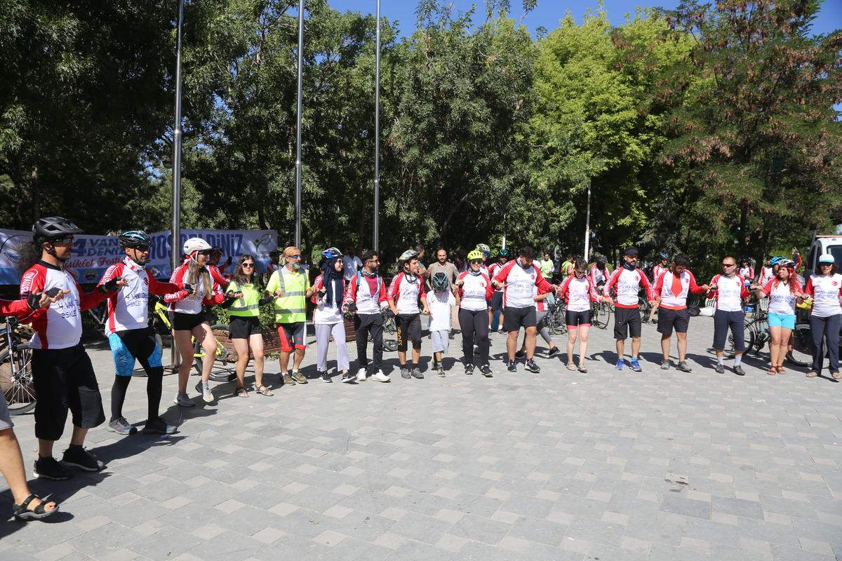 Van'da "4. Van Denizi Bisiklet Festivali" başladı