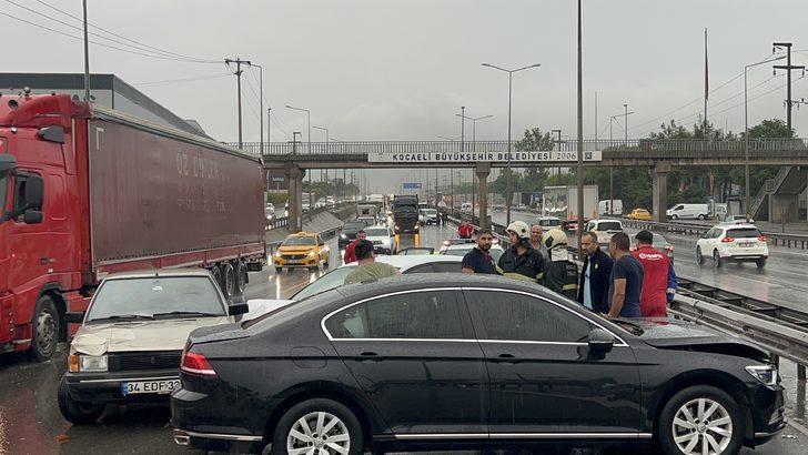 Kocaeli'de zincirleme trafik kazasında 4 kişi yaralandı G3