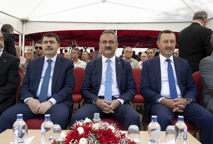 Milli Eğitim Bakanı Mahmut Özer, Prof. Dr. Erol Göka Kütüphanesi'nin açılışında konuştu: G1