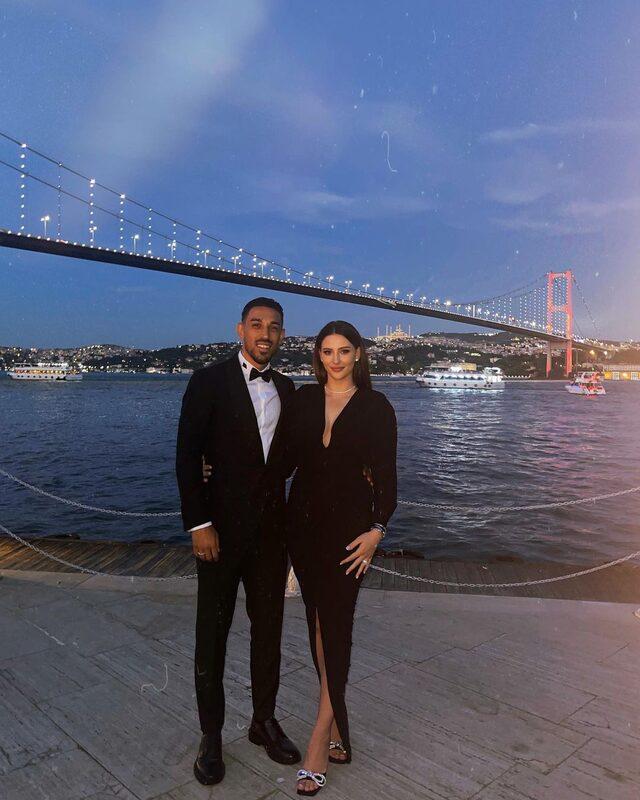 Futbolcu İrfan Can Kahveci'nin eşi Gözde Kahveci mini elbisesiyle poz verdi!