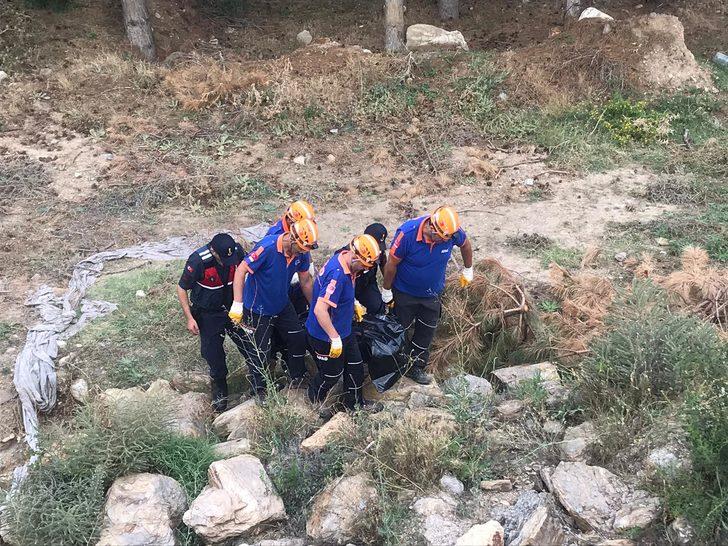 Afyonkarahisar'da hafif ticari aracın menfezden düşmesi sonucu 2 kişi öldü G2