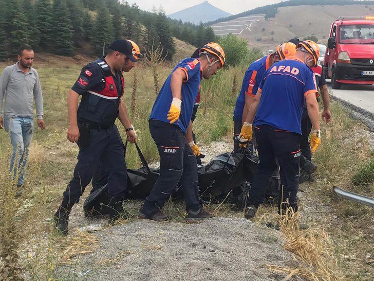 Afyonkarahisar'da hafif ticari aracın menfezden düşmesi sonucu 2 kişi öldü G3