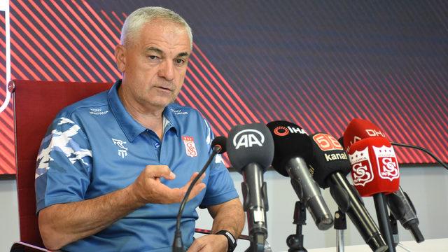Sivasspor Teknik Direktörü Rıza Çalımbay, hakemlere ateş püskürdü! Birazcık düşünce olur...