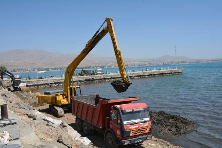 Van Gölü'nde dip çamuru temizliği G2