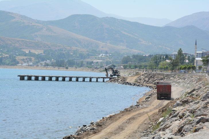 Van Gölü'nde dip çamuru temizliği G3