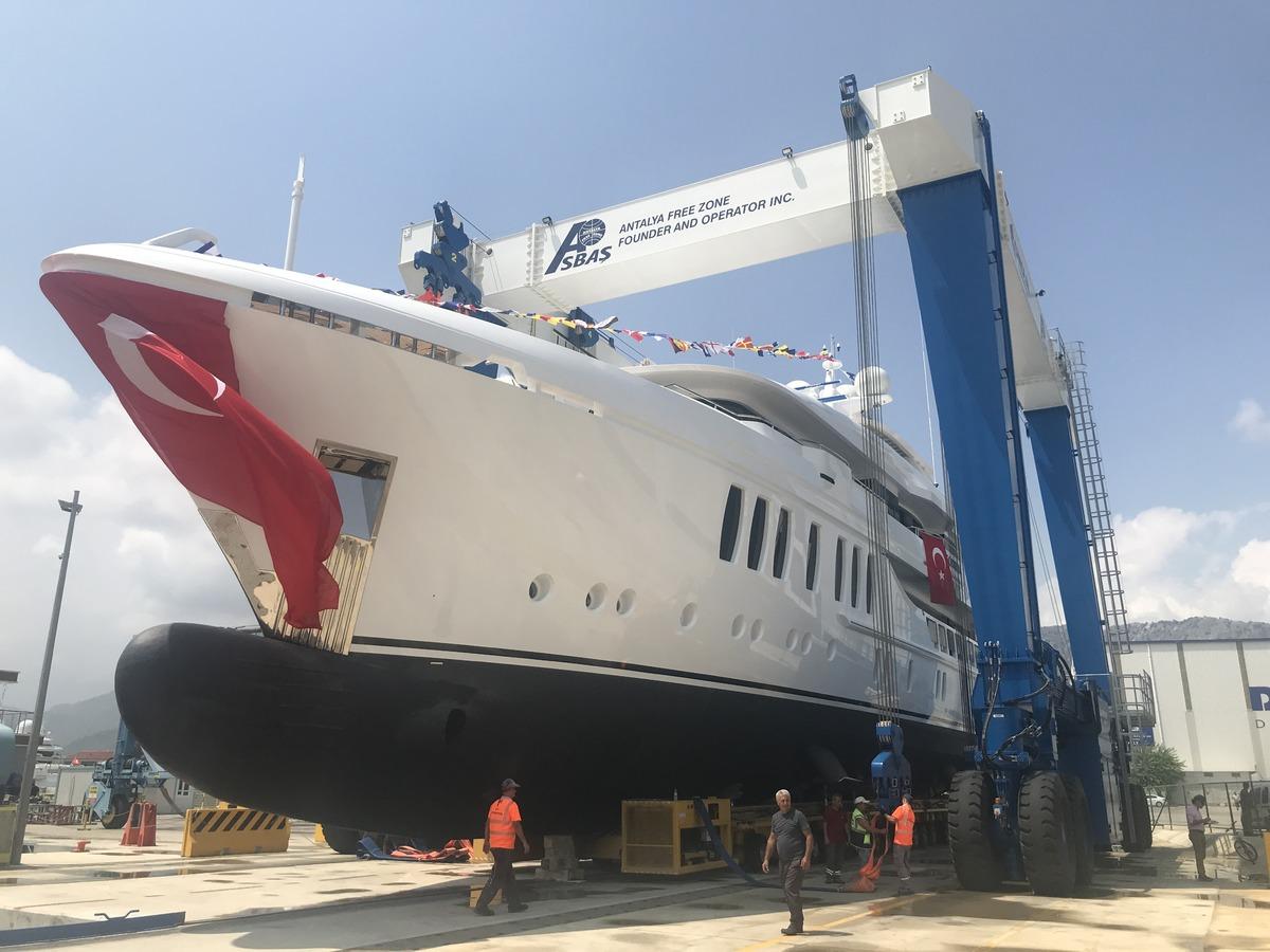 Antalya'da 47 metrelik mega yat denize indirildi