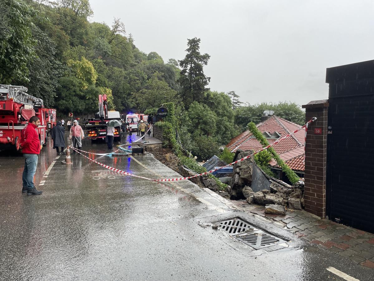 G&Uuml;NCELLEME 3 - İstanbul'da sağanak su baskınlarına yol a&ccedil;tı