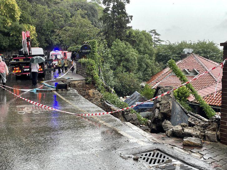 GÜNCELLEME 3 - İstanbul'da sağanak su baskınlarına yol açtı G3