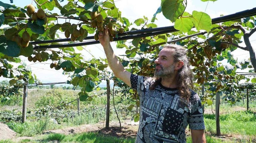 Kuaförlüğü bırakıp çiftçi oldu: 'Kivi yüksek gelir getiren bir ürün'