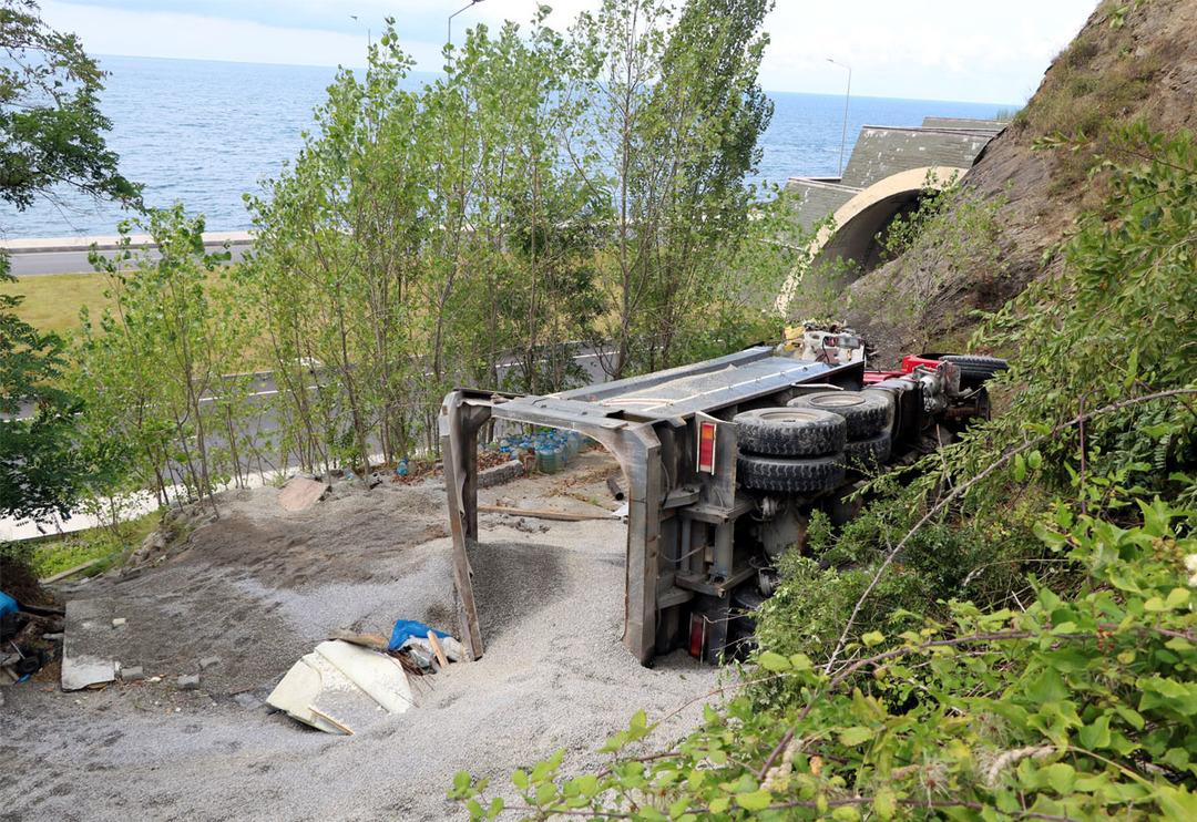 Eski milli futbolcunun babasına aitmiş! 30 metre kayıp 7 metre y&uuml;ksekten d&uuml;şt&uuml;: 1 yaralı