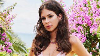 Defne Samyeli'nin kızı Deren Talu bikinili poz verdi! 