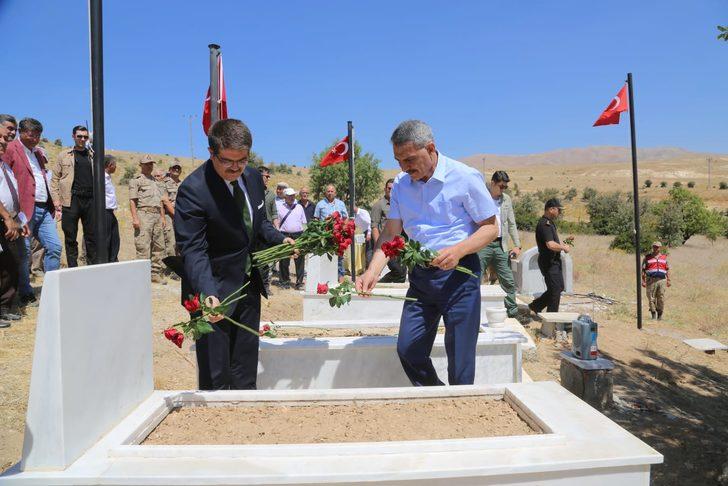 Tunceli'de teröristlerce şehit edilen 6 sivil ve 2 güvenlik korucusu anıldı G1