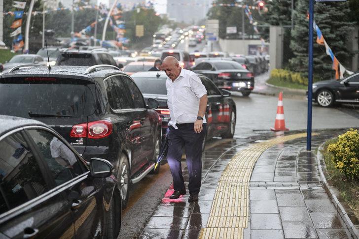 Ankara'da fırtına ve sağanak hayatı felç etti G2