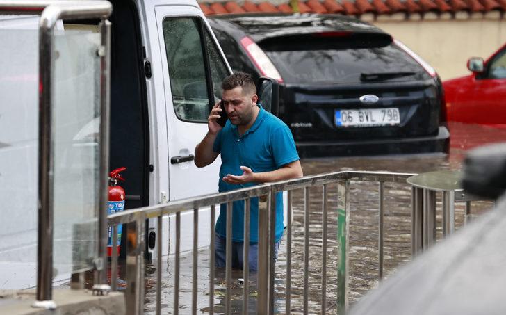 Ankara'da fırtına ve sağanak hayatı felç etti G4