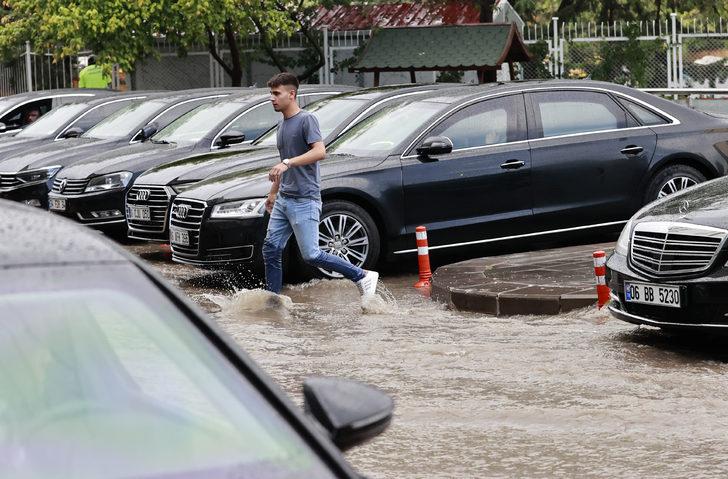 Ankara'da fırtına ve sağanak hayatı felç etti G5