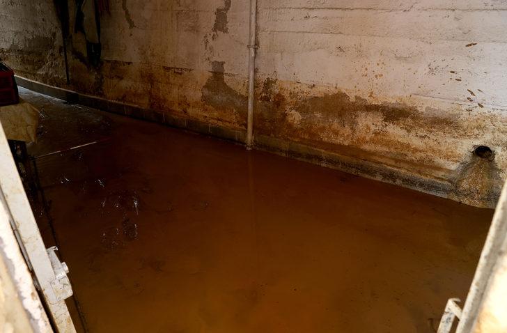 Sağanak, İstanbul'da bazı ev ve araçlarda hasara neden oldu G4