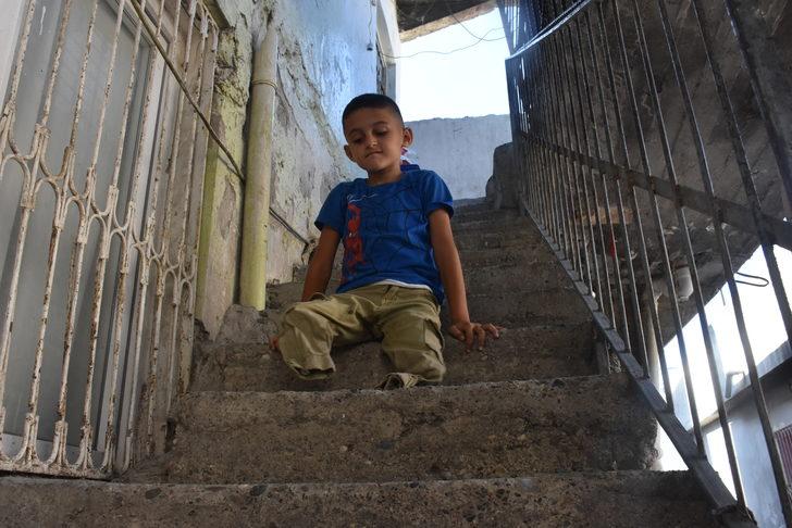 Adanalı 8 yaşındaki Muhammed protez bacakla yürüyecek G2