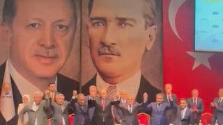 Rozetlerini Cumhurbaşkanı Erdoğan taktı! CHP ve Saadet Partisi'nden ayrılıp AK Parti'ye katıldılar