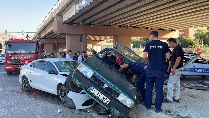 Bayburt'ta iki aracın çarpıştığı kazada 1 kişi yaralandı G2
