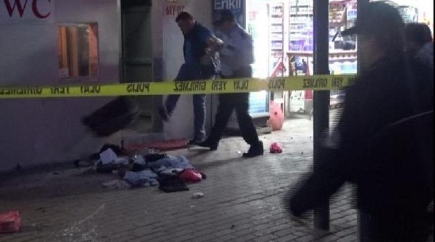 Bomba uzmanı gecikince şüpheli valizi açıp tekmeleyen esnaf gözaltına alındı