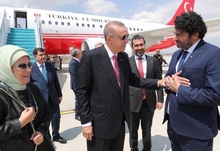 Cumhurbaşkanı Recep Tayyip Erdoğan ve eşi Emine Erdoğan'a Hakan Taşıyan'dan karşılama!
