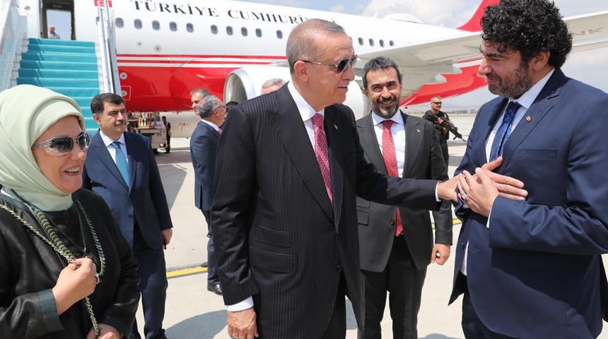 Cumhurbaşkanı Recep Tayyip Erdoğan ve eşi Emine Erdoğan'a Hakan Taşıyan'dan karşılama!