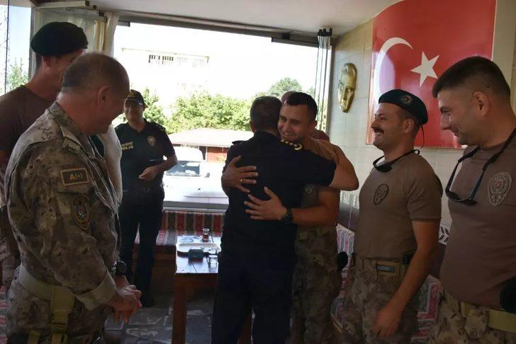 Erzincan'dan polis özel harekat timleri dualarla Suriye'ye uğurlandı G2