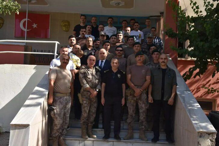 Erzincan'dan polis özel harekat timleri dualarla Suriye'ye uğurlandı G5