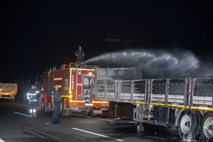 Hatay'da seyir halindeki tırda çıkan yangın hasara yol açtı G3