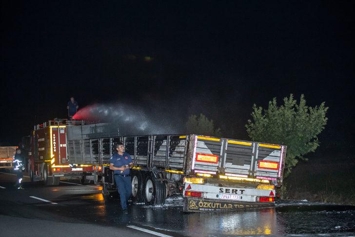 Hatay'da seyir halindeki tırda çıkan yangın hasara yol açtı G4