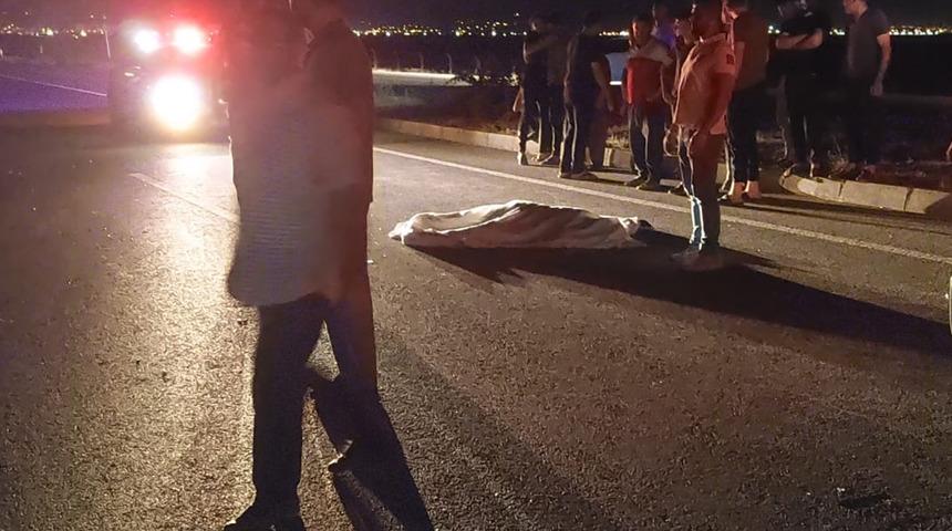 Yolun karşısına geçmek istemişti! Feci son... Otomobil çarptı