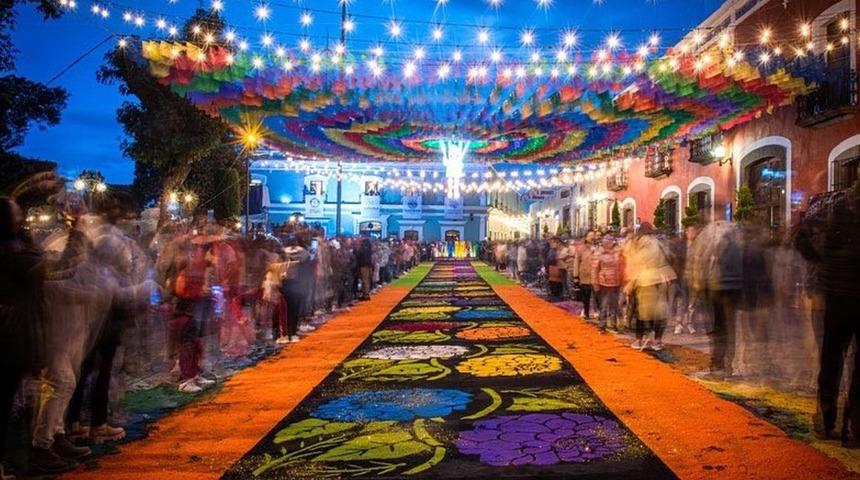 Boyu tam 3 bin 932 metre... Devasa halı Guinness Rekorlar Kitabı'na girdi