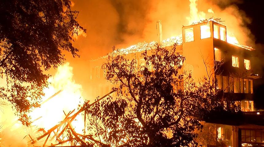 Bursa'da 92 yıllık tarihi ipek fabrikası binasında yangın!