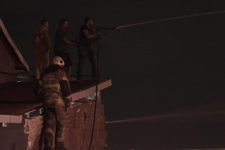 Bursa'da eski ipek fabrikasında çıkıp evlere sıçrayan yangın söndürüldü G2