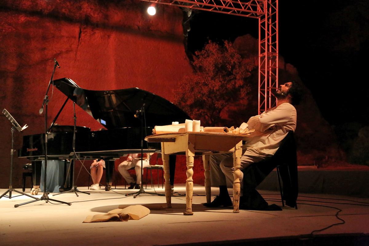 19. Uluslararası G&uuml;m&uuml;şl&uuml;k M&uuml;zik Festivali'nde "Beethoven'ı Anlatmak" teatral konseri sahnelendi