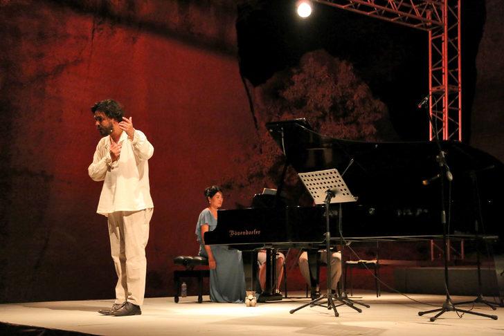19. Uluslararası Gümüşlük Müzik Festivali'nde "Beethoven'ı Anlatmak" teatral konseri sahnelendi G2