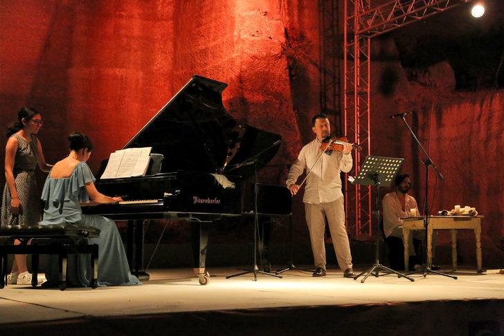 19. Uluslararası Gümüşlük Müzik Festivali'nde "Beethoven'ı Anlatmak" teatral konseri sahnelendi G3