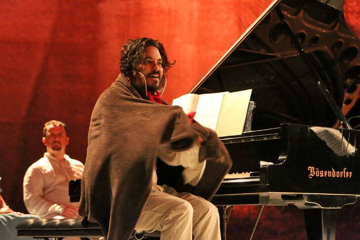 19. Uluslararası Gümüşlük Müzik Festivali'nde "Beethoven'ı Anlatmak" teatral konseri sahnelendi G4