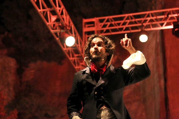 19. Uluslararası Gümüşlük Müzik Festivali'nde "Beethoven'ı Anlatmak" teatral konseri sahnelendi G5