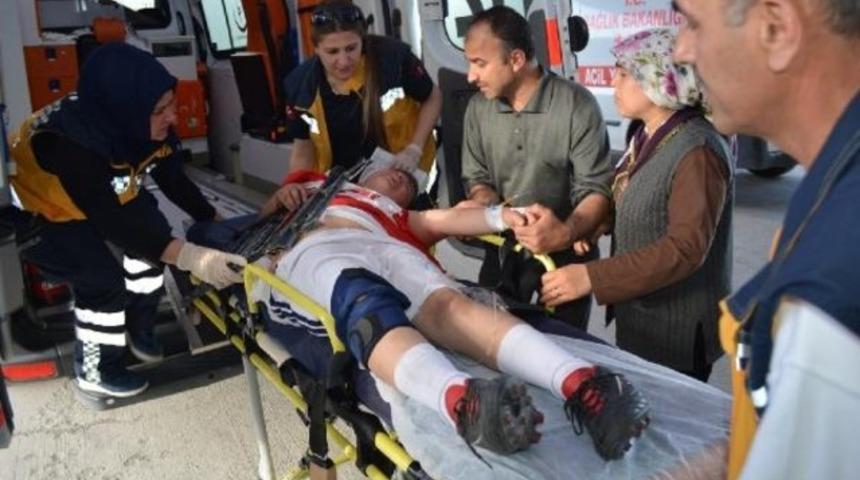 Kolundaki demirle hastaneye kaldırıldı
