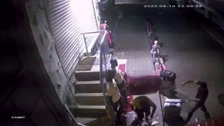 Hırsızı bavulla dövdü! Şaşkına çeviren anlar kamerada