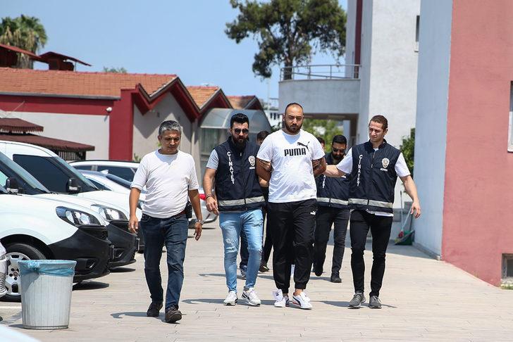 Adana'da bir gencin sokakta silahlı saldırıda öldürülmesine ilişkin 4 zanlı tutuklandı G2