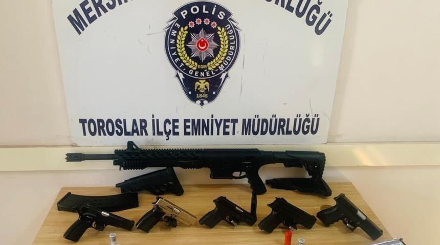 Mersin'de kaçak silah ticareti iddiasına 4 gözaltı