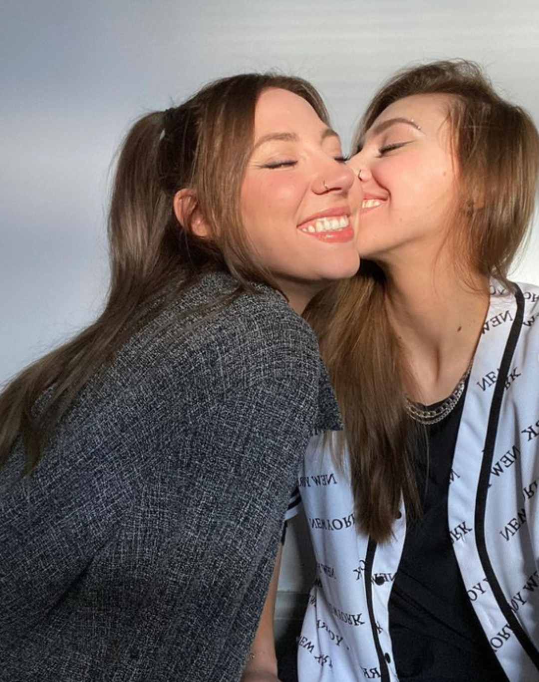 2 yıllık sevgilisiyle kardeş olabileceğini &ouml;ğrenmişti! Eşcinsel &ccedil;ift DNA sonu&ccedil;larını a&ccedil;ıkladı, sosyal medyada g&uuml;ndem oldu