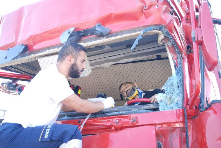 Sultanbeyli'de iki kamyonun çarpıştığı kazada 1 kişi öldü, 2 kişi yaralandı G2