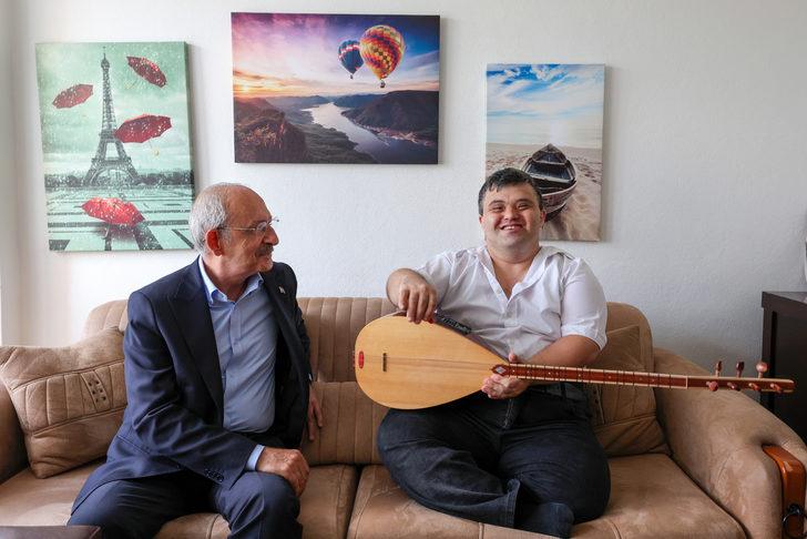 CHP Genel Başkanı Kılıçdaroğlu'ndan down sendromlu bağlama sanatçısı Çağatay Aras'a ziyaret G2
